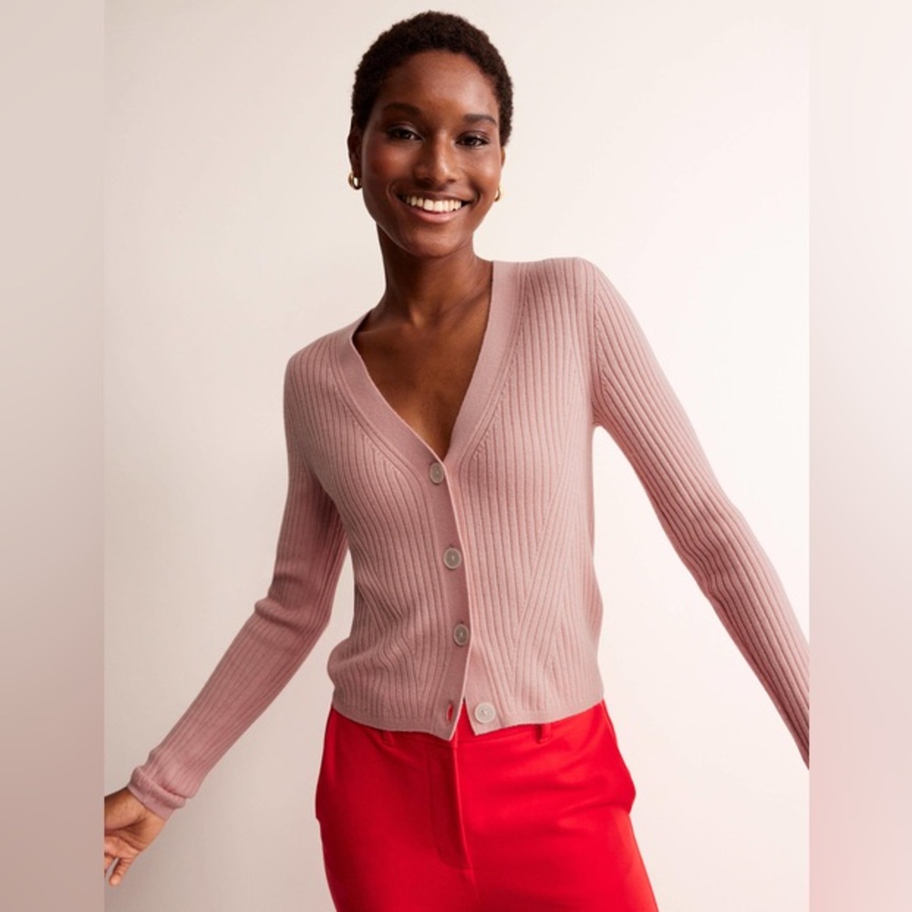 Boden Ribbed V-Neck Cardigan in Dusty Pink